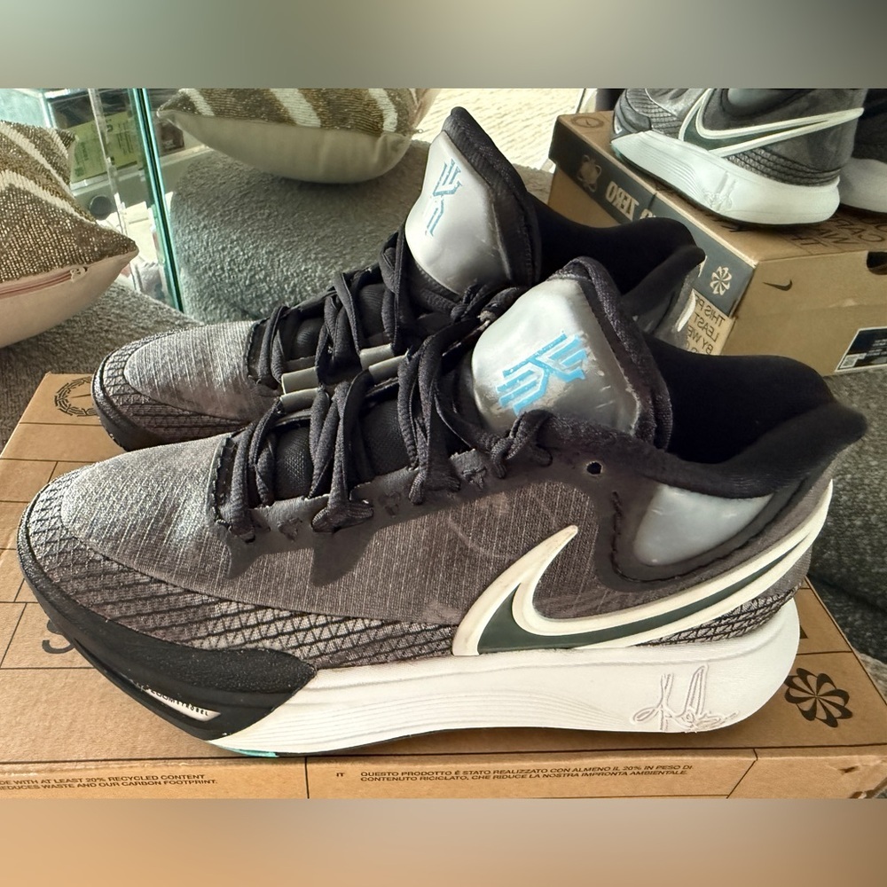 Nike Kyrie 8 Orca Youth Basketball Shoes Size 5Y NWT - Picture 9 of 14